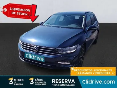 Usado VW Passat Executive 122 CV (89 kW) 2021 Azul Familiar