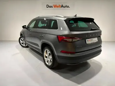 Usado Skoda Kodiaq Ambition 150 CV (110 kW) 2022 Gris SUV