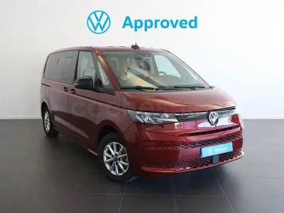 Usado VW Multivan 150 CV (110 kW) 2025 Rojo Monovolumen