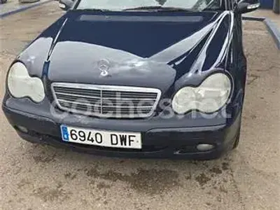 Usado Mercedes C200 Avantgarde 116 CV (85 kW) 2001 Azul Familiar