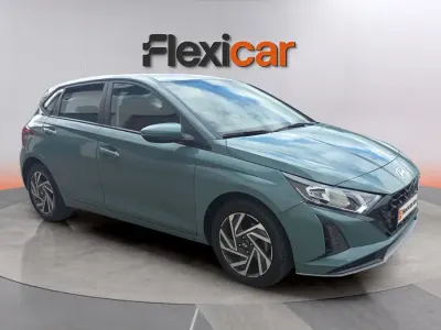 Usado Hyundai i20 101 CV (74 kW) 2024 Verde Utilitario