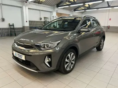 Usado Kia Stonic 120 CV (88 kW) 2023 Marrón SUV