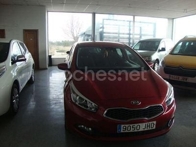 Usado Kia Ceed GT 90 CV (66 kW) 2016 Granate Berlina