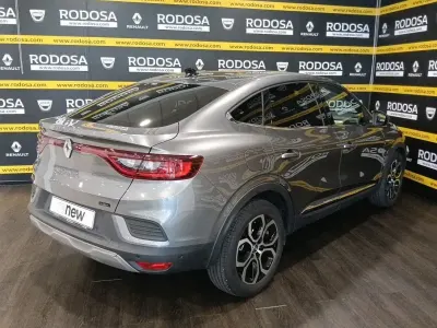 Begagnad Renault Arkana Techno 145 HK (106 kW) 2022 Grå SUV