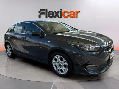 Usado Kia Ceed 136 CV (100 kW) 2023 Gris Utilitario
