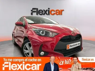 Usado Toyota Yaris Active 116 CV (85 kW) 2025 Rojo Utilitario