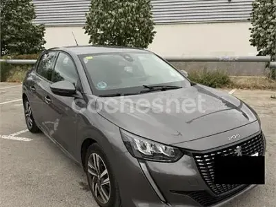 Usado Peugeot 208 Allure 100 CV (73 kW) 2020 Gris / plata Utilitario