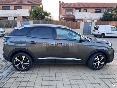 Usado Peugeot 3008 Allure 130 CV (95 kW) 2018 Verde SUV