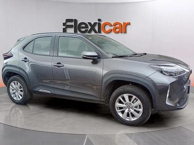 Usado Toyota Yaris Hybrid Active 116 CV (85 kW) 2025 Gris Berlina