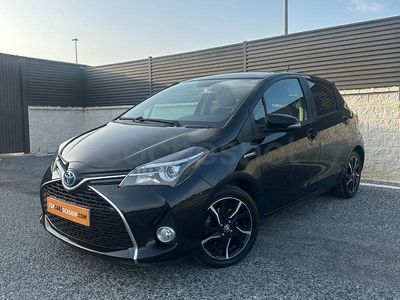Usado Toyota Yaris Hybrid 100 CV (73 kW) 2016 Negro Berlina
