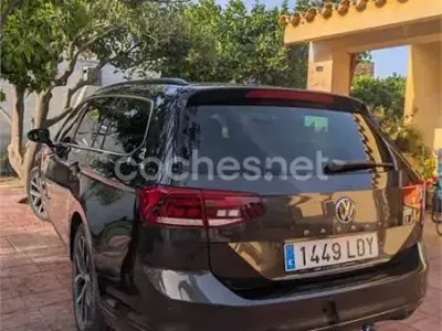 Usado VW Passat Executive 150 CV (110 kW) 2021 Negro Familiar