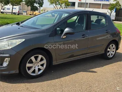 Usado Peugeot 308 Sport 90 CV (66 kW) 2009 Gris / plata Berlina