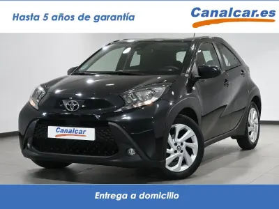 Usado Toyota Aygo X Play 72 CV (52 kW) 2022 Negro SUV