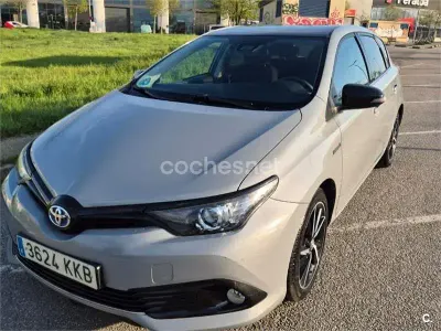Begagnad Toyota Auris Hybrid Edition 136 HK (100 kW) 2018 Grå Sedan