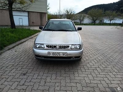 Usado Seat Ibiza 60 CV (44 kW) 1999 Gris / plata Utilitario