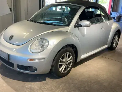 Usado VW New Beetle 105 CV (77 kW) 2007 Gris / plata Utilitario