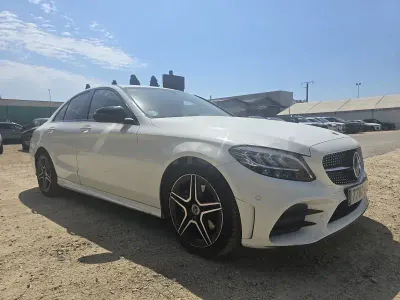 Usado Mercedes C200 160 CV (117 kW) 2020 Negro Berlina