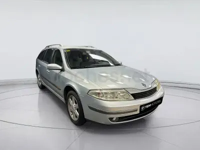 Usado Renault Laguna GrandTour Dynamique 135 CV (99 kW) 2004 Gris / plata Familiar