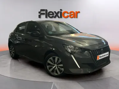 Usado Peugeot 208 Active 101 CV (74 kW) 2023 Gris Utilitario