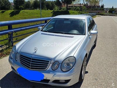 Usado Mercedes E220 170 CV (125 kW) 2008 Gris / plata Berlina