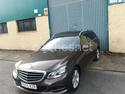 Usado Mercedes E220 170 CV (125 kW) 2015 Marrón Familiar