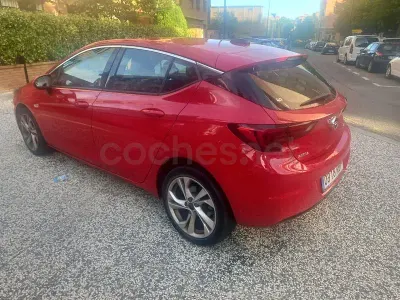Używany Opel Astra Selective 110 KM (80 kW) 2017 Czerwony Sedan/Limuzyna