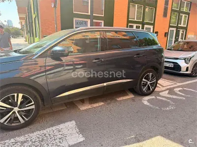 Usado Peugeot 5008 Allure 120 CV (88 kW) 2017 Azul SUV