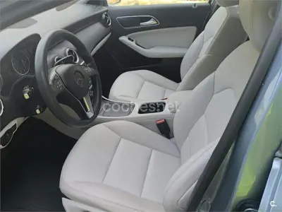 Usado Mercedes CLA180 122 CV (89 kW) 2013 Gris / plata Coupe