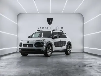 Begagnad Citroën C4 Feel 100 HK (73 kW) 2017 Vit SUV