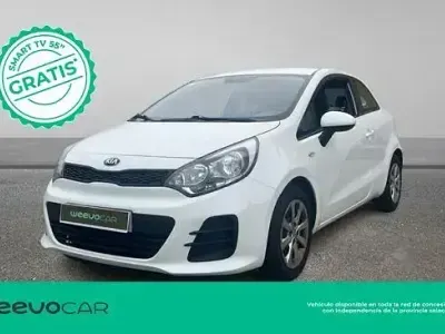 Usado Kia Rio 84 CV (61 kW) 2016 Blanco Utilitario
