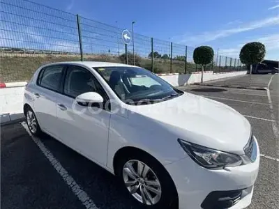 Usado Peugeot 308 Access 100 CV (73 kW) 2017 Blanco Berlina