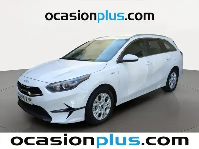 Używany Kia Ceed 120 KM (88 kW) 2023 Biały Hatchback