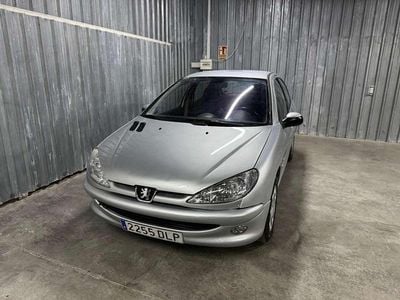 Usado Peugeot 206 90 CV (66 kW) 2005 Gris Utilitario