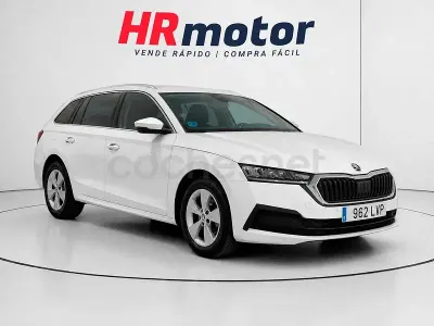 Usado Skoda Octavia 110 CV (80 kW) 2021 Blanco Familiar