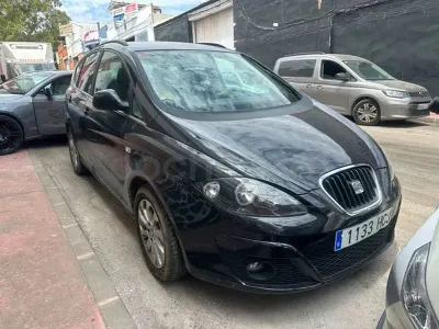 Usado Seat Altea XL Style 105 CV (77 kW) 2011 Negro Monovolumen