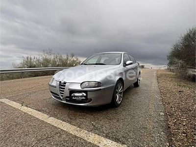 Gris / plata Usado 2005 Alfa Romeo 147 Distinctive Utilitario | 2150 €