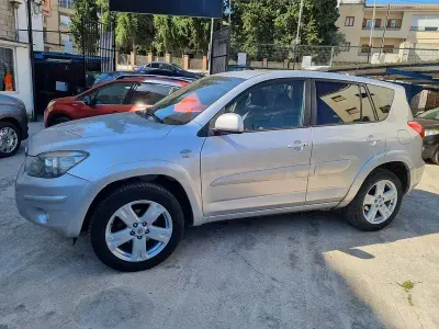 Usado Toyota RAV4 Premium 177 CV (130 kW) 2007 Gris / plata SUV