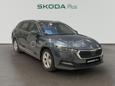 Gris Usado 2021 Skoda Octavia Ambition Familiar | 19.600 € (Precio justo)