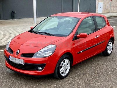 Rojo Usado 2006 Renault Clio II Dynamique Berlina | 5900 € (Caro)
