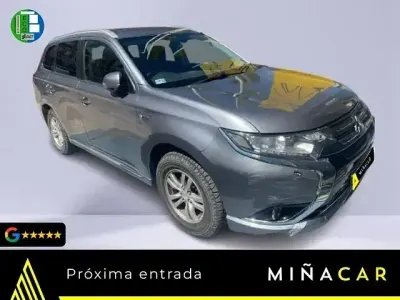 Usado Mitsubishi Outlander P-HEV 203 HP (149 kW) 2016 Cinzento Pickup