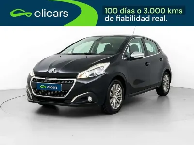 Usado Peugeot 208 Signature Sky 110 CV (80 kW) 2018 Negro Utilitario