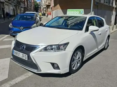 Käytetty Lexus CT200h