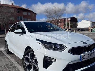 Usado Kia Ceed 120 CV (88 kW) 2019 Blanco Utilitario