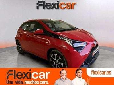 Usado Toyota Aygo X-cite 72 CV (52 kW) 2018 Rojo Utilitario