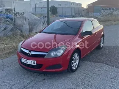 Usado Opel Astra GTC Enjoy 90 CV (66 kW) 2007 Rojo Berlina
