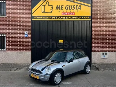 Usado Mini ONE 90 CV (66 kW) 2001 Gris / plata Utilitario