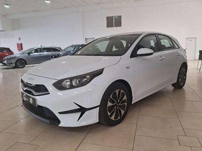 Używany Kia Ceed 101 KM (74 kW) 2025 Biały Hatchback