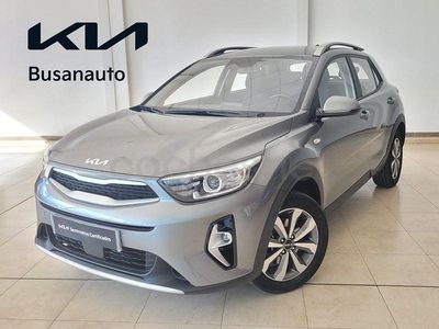 Usado Kia Stonic 79 CV (58 kW) 2024 Gris / plata SUV