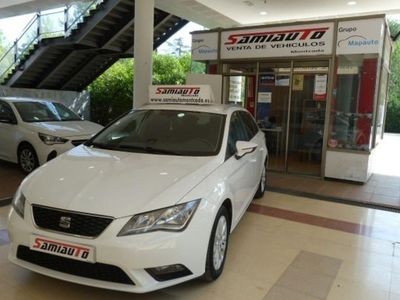 Usado Seat Leon ST Style 105 CV (77 kW) 2015 Blanco Familiar
