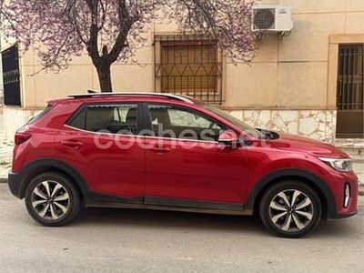 Usado Kia Stonic 100 CV (73 kW) 2021 Rojo SUV